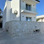 Andrea Luxury