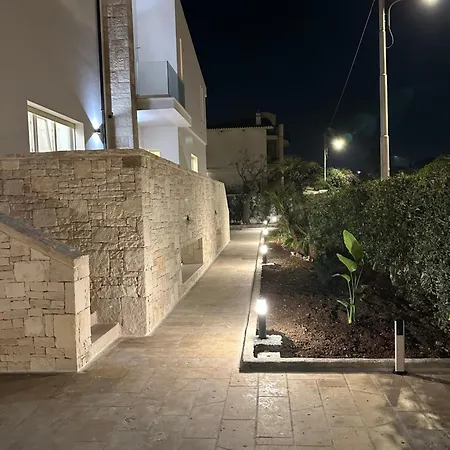 Andrea Luxury باري