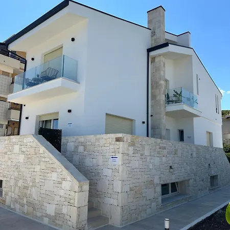 Andrea Luxury